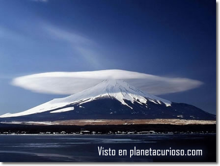 http://www.planetacurioso.com/wp-content/uploads/2006/12/nubes-curiosas-disco.jpg