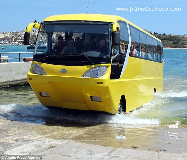 autobus-anfibio-agua2