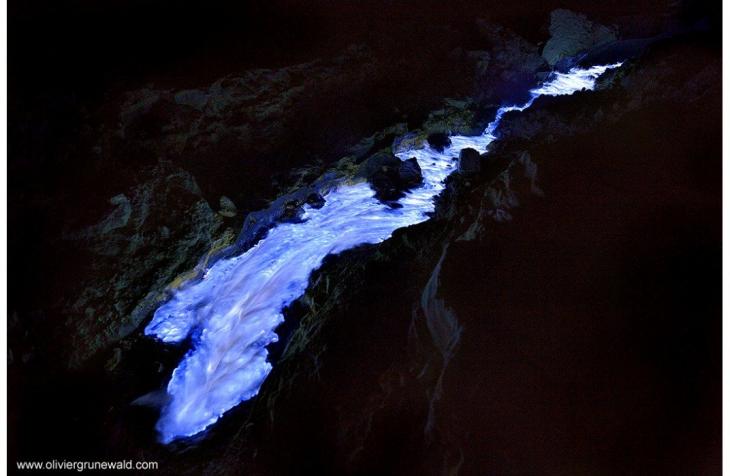 blue_flame_kawah_ijen_volcano_4