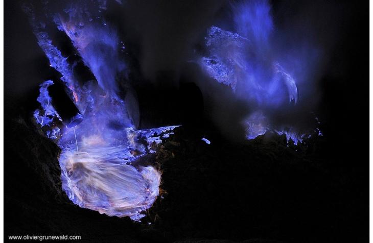 blue_flame_kawah_ijen_volcano_5