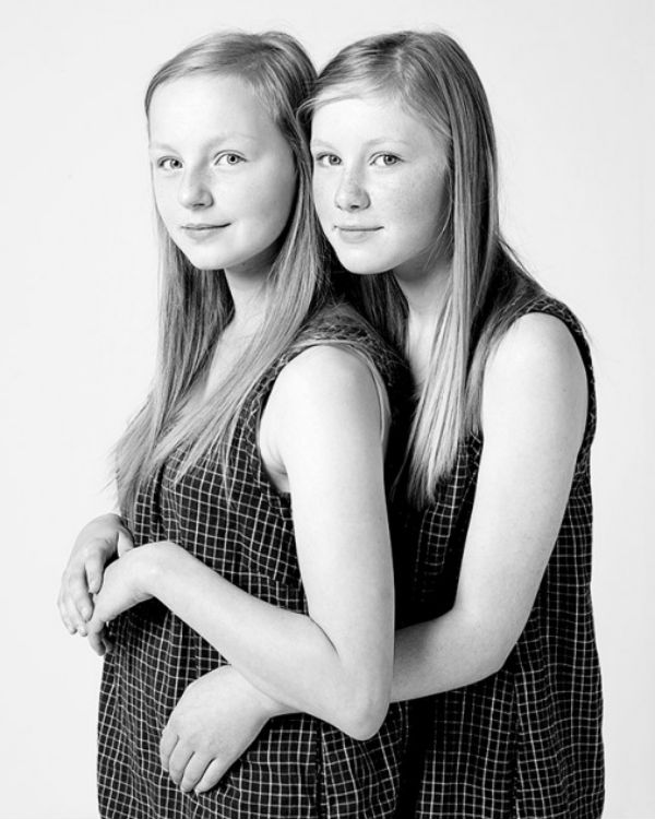 gemelos-mujeres-jovenes
