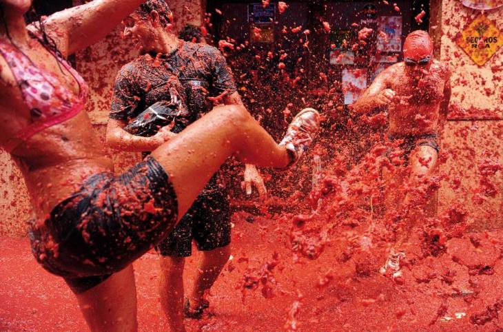 tomatina-festival-spain-bunyol-tomatoe-fight-13