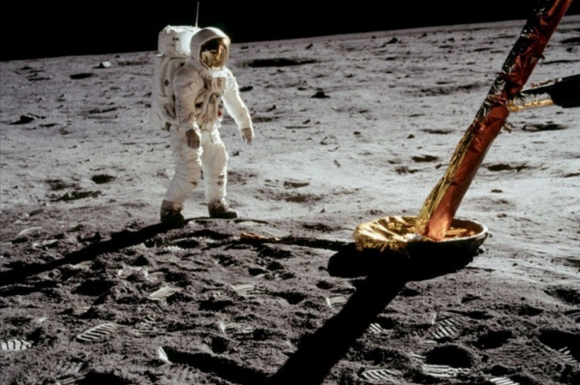 Un día como hoy…pero de 1969 el hombre pisa la Luna por 
