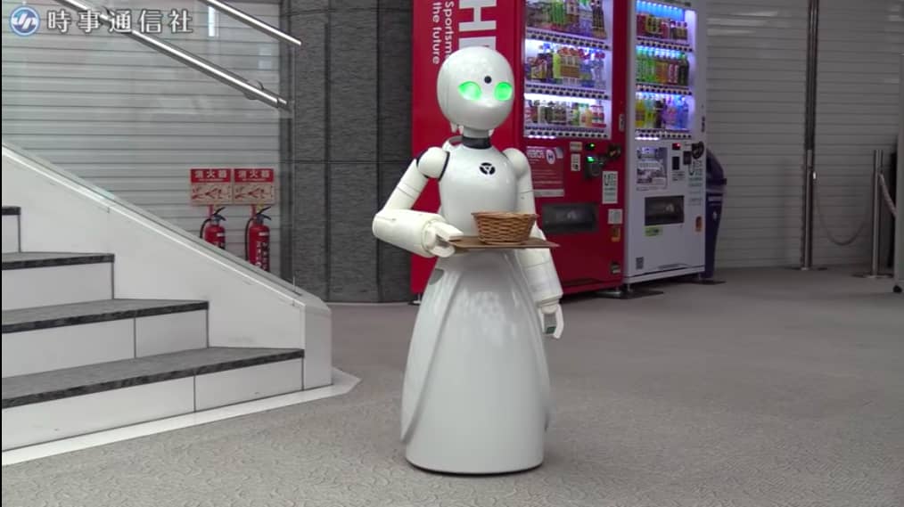 robots sirven cafes