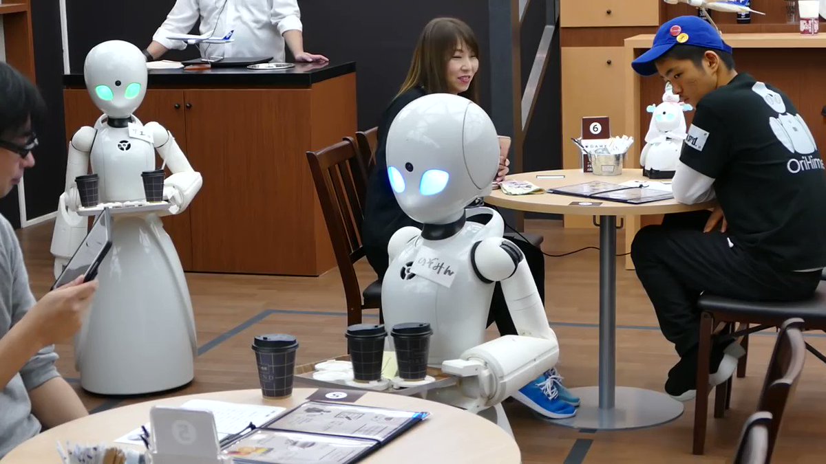 Robots trabajan en cafetería