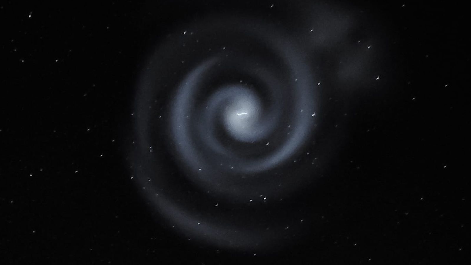 Extraña espiral en cielo nocturno Nueva Zelanda
